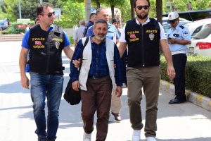 'Beni peygamber g&ouml;nderdi' diyerek vatandaşları dolandırdı