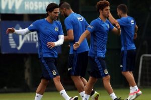 Fenerbah&ccedil;e, yeni sezon &ccedil;alışmalarını s&uuml;rd&uuml;rd&uuml;