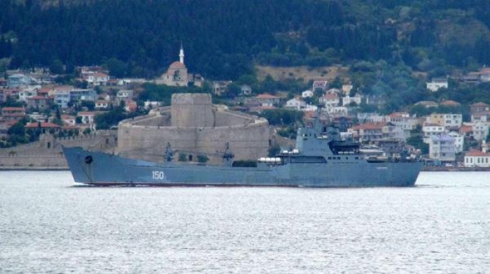Rus Donanması'na ait gemi, &Ccedil;anakkale Boğazı'ndan ge&ccedil;ti