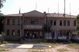 Siirt'in Eruh Belediye Başkanı Eda Kilis g&ouml;revden uzaklaştırıldı