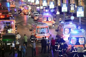 İstanbul Atat&uuml;rk Havalimanı'nda canlı bombalar patladı: 28 &ouml;l&uuml;, 60 yaralı