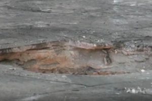 Patlamanın şiddetiyle beton delindi