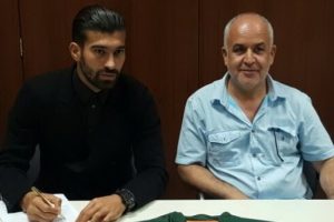 &Ccedil;aykur Rizespor, Bursaspor'dan Oğuzhan Aynaoğlu ile s&ouml;zleşme imzaladı