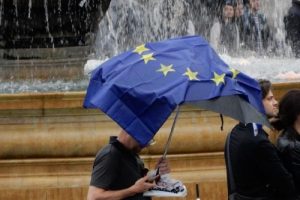 Londra'da yağmur altında "Brexit" protestosu