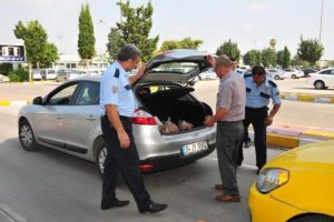 Adana Havalimanı girişinde sıkı kontrol