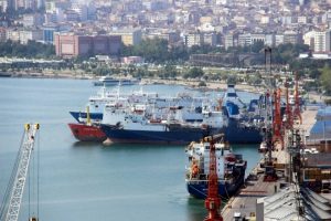 Samsun'da 22 gemi Rusya'ya mal g&ouml;t&uuml;rmek i&ccedil;in bekliyor