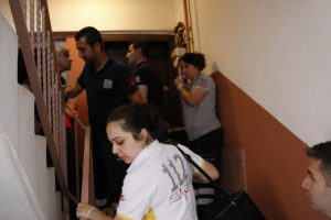 Bursa'da asans&ouml;rde 1,5 saat mahsur kalan kişiler kurtarıldı