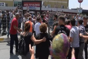Yaralı yakınları arasında gerginlik