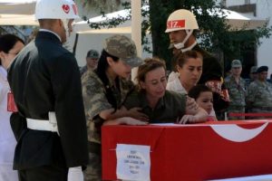 İftara giderken şehit edilen uzman &ccedil;avuşun eşi: "Kahpece arkadan vurdular"