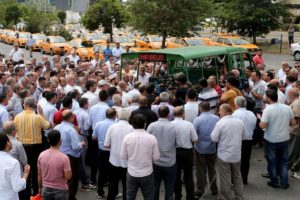 100 dolara yolcu taşıdıkları iddialarına taksicilerden sert tepki