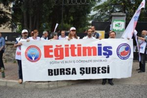 Bursa'da Eğitim-İş'ten Nurettin Top&ccedil;u'nun kitabına tepki