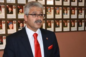 Şehit ailelerinden Atat&uuml;rk Havalimanı'ndaki saldırıya tepki