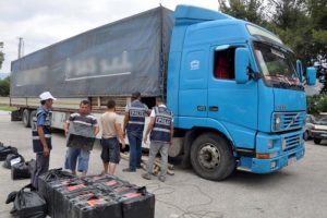 Kalasların arasından 116 bin paket ka&ccedil;ak sigara &ccedil;ıktı