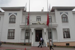 Bursa'da T&uuml;rk bayrakları yarıya indi!