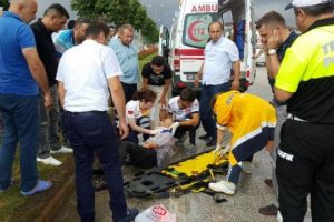 Market alışverişi d&ouml;n&uuml;ş&uuml;nde otomobil &ccedil;arptı