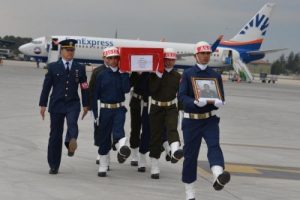 Şehit eşi: "Kanın yerde kalmayacak aşkım"