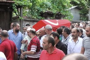 Ter&ouml;r saldırısında hayatını kaybeden Adem Kurt, Bursa'da toprağa verildi