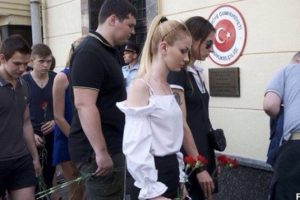 Ruslardan T&uuml;rk b&uuml;y&uuml;kel&ccedil;iliğine &ccedil;i&ccedil;ek