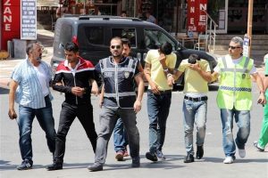 &Ccedil;aldıkları parayla d&ouml;vme yaptırmışlar