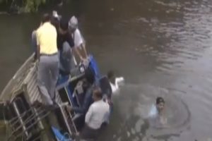 Belediye Başkanı kanalizasyona d&uuml;şt&uuml;