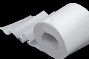 Klozete tuvalet kağıdı serip oturuyorsanız dikkat