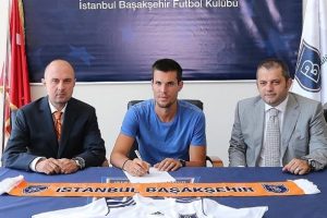 Medipol Başakşehir'in forveti Perbet, Gent'e transfer oldu