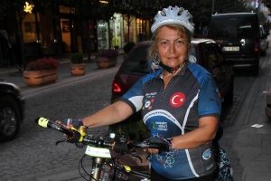 Kadın coğrafya &ouml;ğretmeninin bisiklet tutkusu