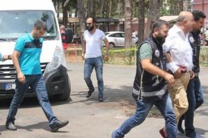 Yasaklı d&uuml;ş&uuml;k ilacı satan doktorlar tutuklandı