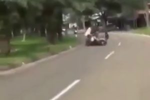 İki kızın motosiklet yolculuğu 10 saniye s&uuml;rd&uuml;