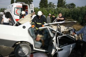 Bursa'da otomobil ile tır &ccedil;arpıştı: 1 &ouml;l&uuml;