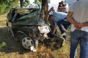 Bursa'da ağaca &ccedil;arpan zabıta memuru yaralandı!