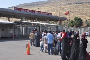 Suriyeliler bayramlaşmak i&ccedil;in &uuml;lkelerine gidiyor