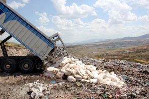 Kayseri'de etiketsiz 25 ton peynir ve yağ imha edildi