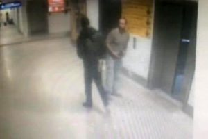 Polislerin iki canlı bombanın karşısına &ccedil;ıktığı o anlar