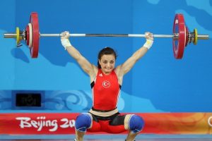 Milli Halterci Sibel &Ouml;zkan'ın 2008 numuneleri pozitif &ccedil;ıktı