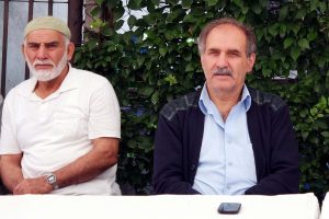 Saldırıda hayatını kaybeden Bursalı Adem Kurt'un babası taziyeleri kabul ediyor