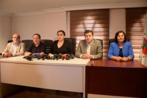 Demirtaş: "Suriye, İsrail, Rusya ve Mısır'la ilişkiler T&uuml;rkiye'de bir i&ccedil; barışa doğru gitmez"
