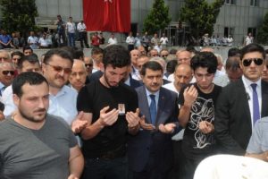 Ter&ouml;r kurbanı iki taksici i&ccedil;in havalimanında helallik alındı