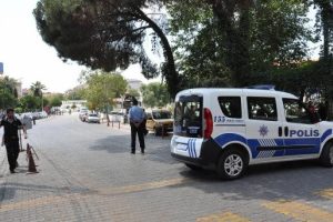 Gar &ouml;n&uuml;ndeki valiz bomba sanıldı