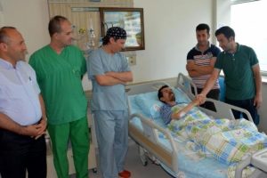 Karın ağrısıyla hastaneye gitti, b&ouml;breğinden 3 kilo t&uuml;m&ouml;r &ccedil;ıktı