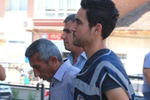 Banka memurunun dikkati sayesinde dolandırıcılar yakalandı
