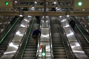 Marmaray'da merdiven arızası paniğe yol a&ccedil;tı