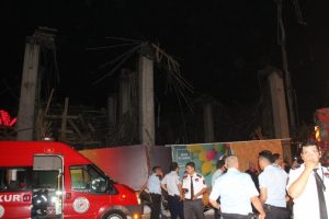 AVM'nin ek bina inşaatında g&ouml;&ccedil;&uuml;k: 7 yaralı