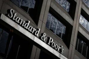 S&P AB'nin kredi notunu indirdi