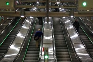 Marmaray'da merdiven arızası paniğe yol a&ccedil;tı