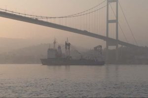 Rus savaş gemisi boğazdan ge&ccedil;ti