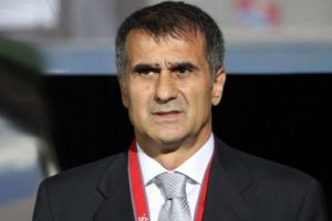 Şenol G&uuml;neş, kadroda d&uuml;ş&uuml;nmediği futbolculardan kampa kadar karar vermelerini istedi