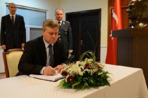 T&uuml;rkiye Cumhuriyeti &Uuml;sk&uuml;p B&uuml;y&uuml;kel&ccedil;iliği'nde taziye defteri a&ccedil;ıldı