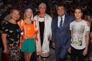 CHP Genel Sekreteri Sındır, kızına diploma verdi