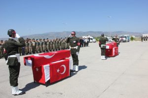 Şehit askerlerin naaşları memleketlerine uğurlandı